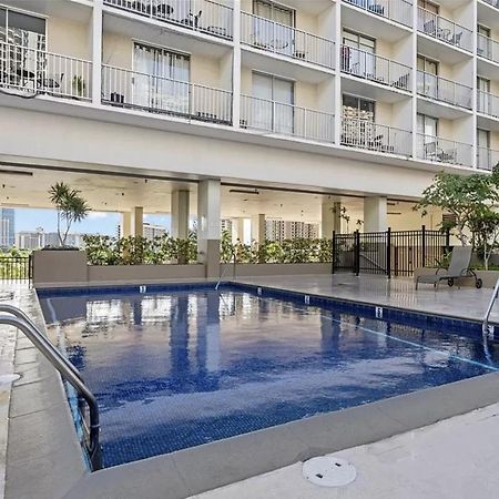 Gem Of Waikiki At Inn On The Park โฮโนลูลู ภายนอก รูปภาพ