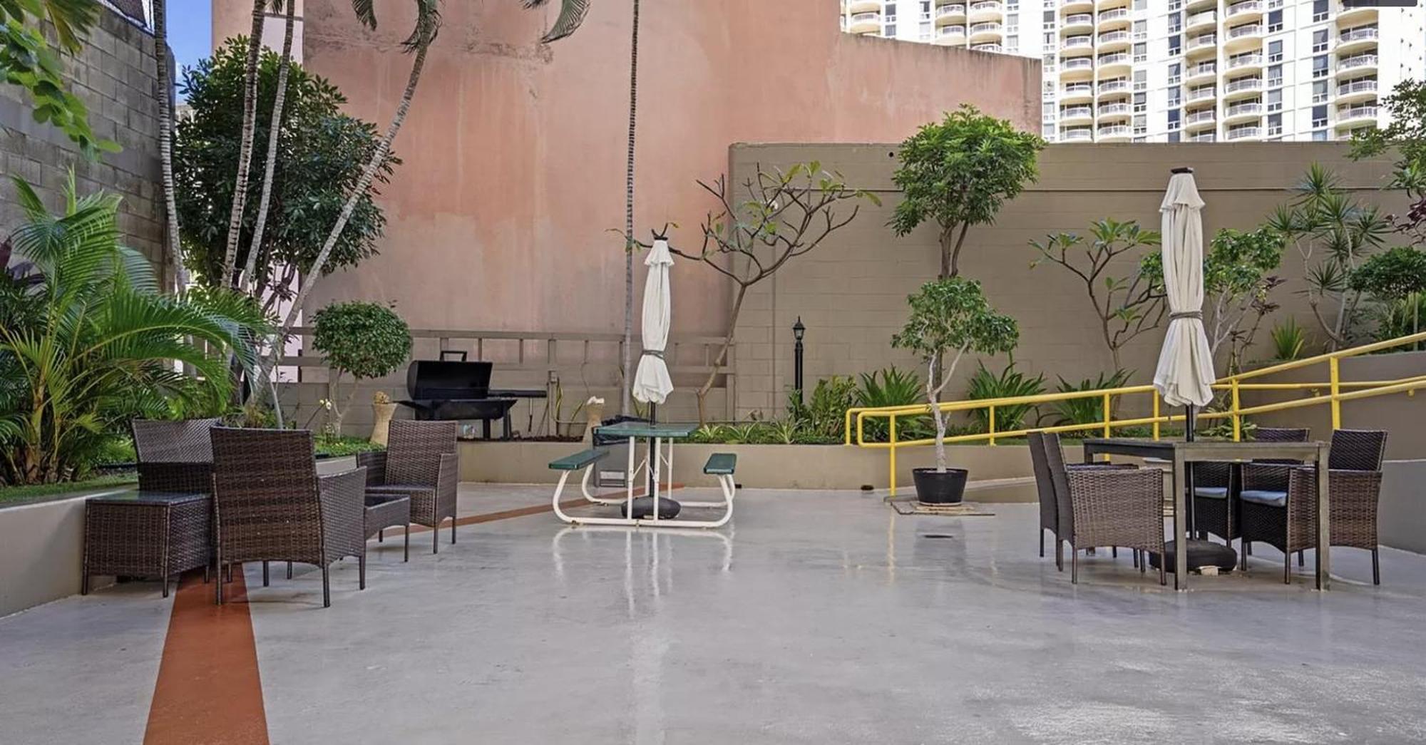 Gem Of Waikiki At Inn On The Park โฮโนลูลู ภายนอก รูปภาพ