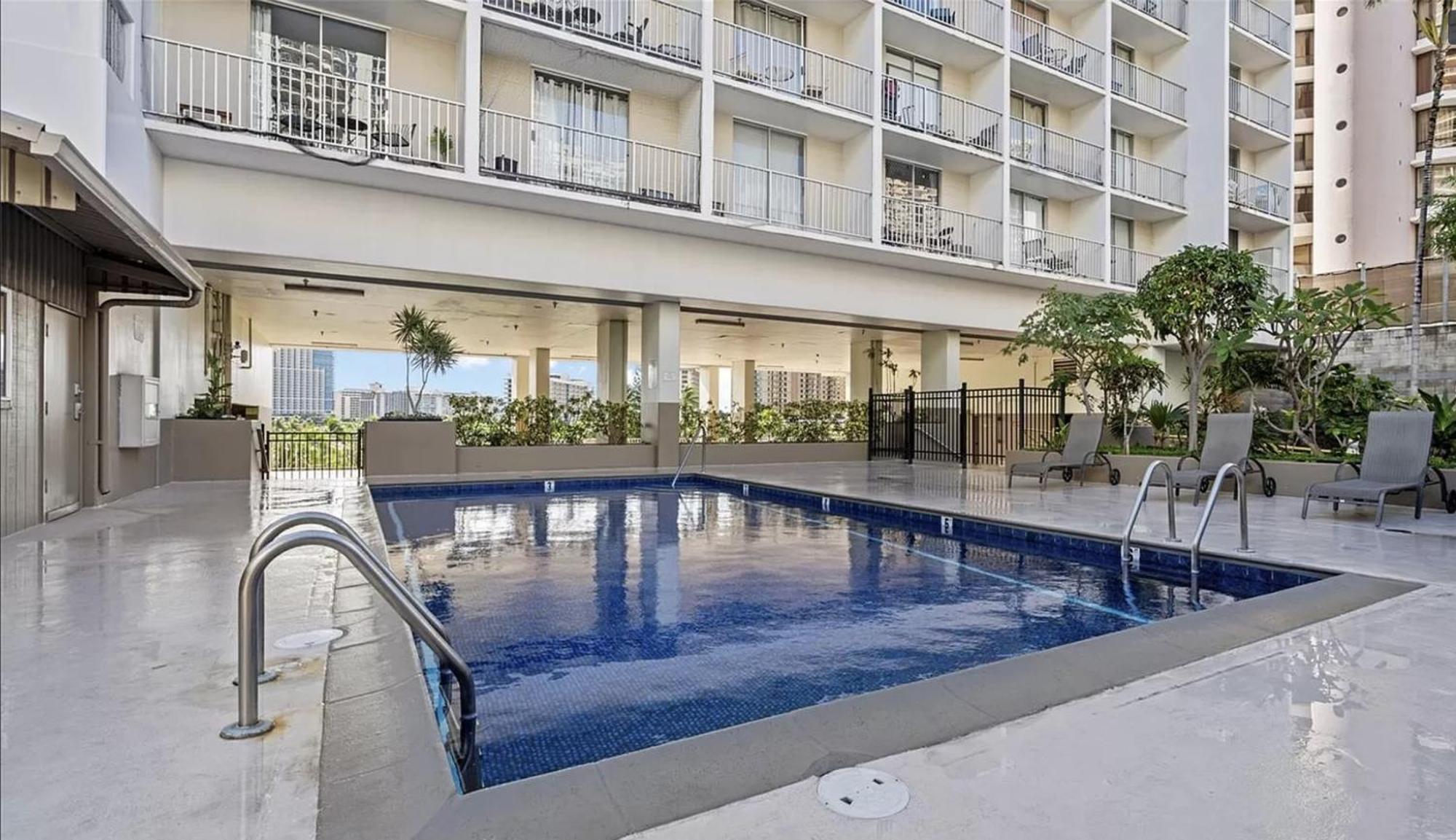 Gem Of Waikiki At Inn On The Park โฮโนลูลู ภายนอก รูปภาพ