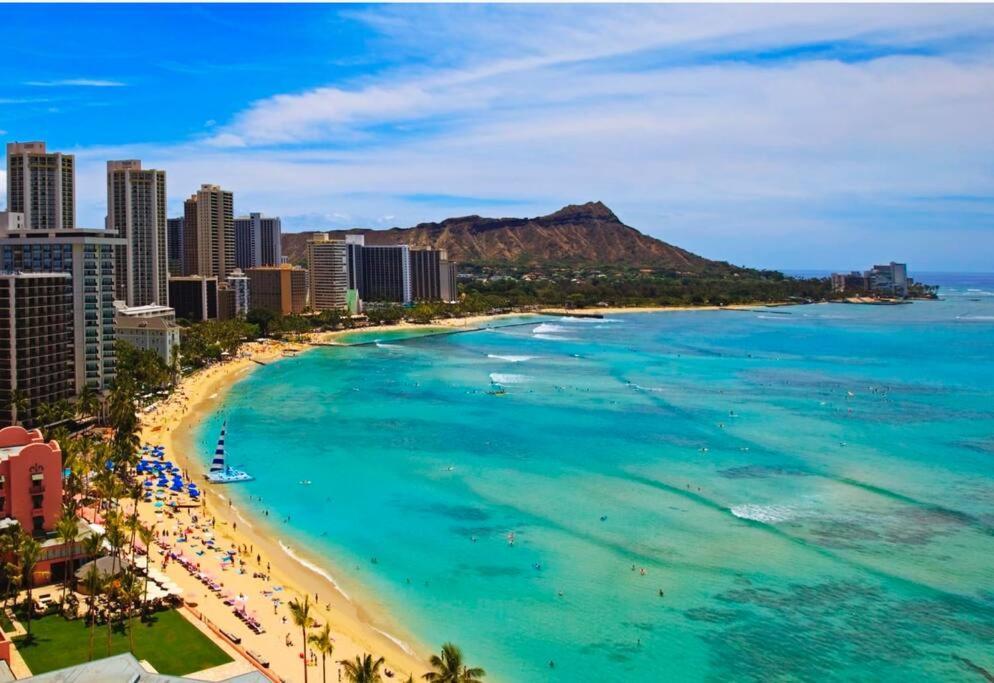 Gem Of Waikiki At Inn On The Park โฮโนลูลู ภายนอก รูปภาพ
