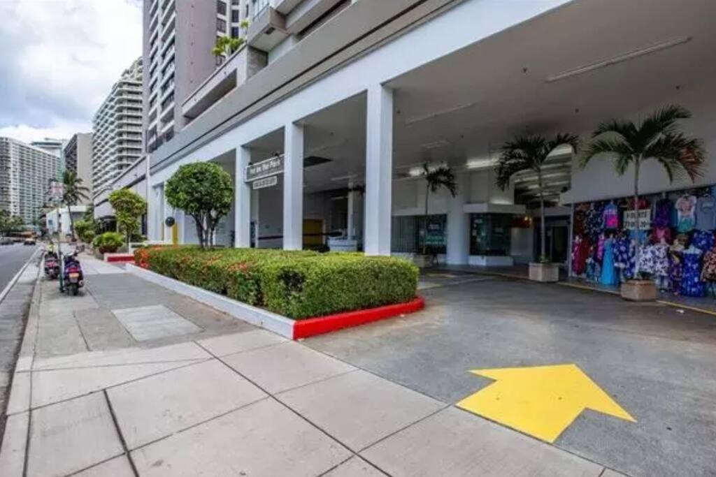 Gem Of Waikiki At Inn On The Park โฮโนลูลู ภายนอก รูปภาพ