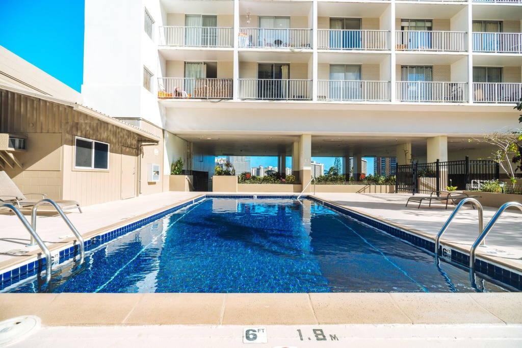 Gem Of Waikiki At Inn On The Park โฮโนลูลู ภายนอก รูปภาพ
