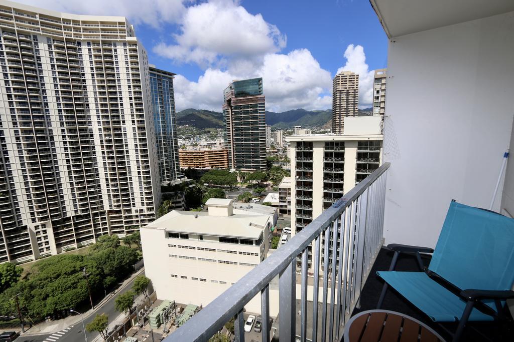 Gem Of Waikiki At Inn On The Park โฮโนลูลู ภายนอก รูปภาพ