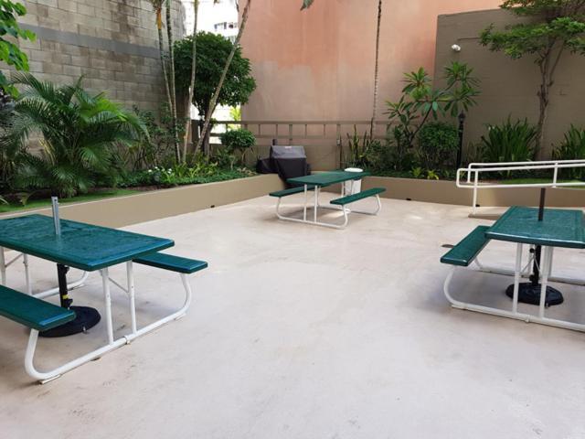 Gem Of Waikiki At Inn On The Park โฮโนลูลู ภายนอก รูปภาพ